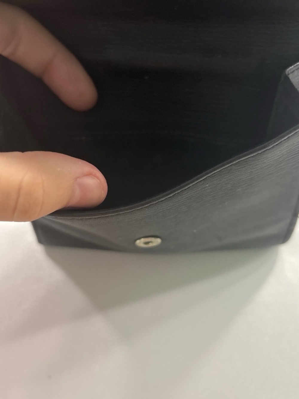 Gucci Black Leather Snap Wallet with Silver Hardware - Picture 5 of 6